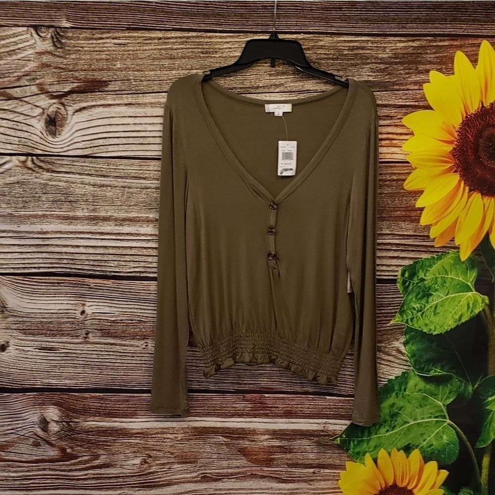 Glitz long Sleeve v- neck partial button down top
